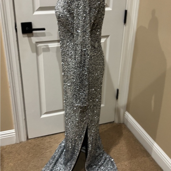 Aidan Mattox Silver Sequin Long Sleeve Gown - Picture 3 of 5
